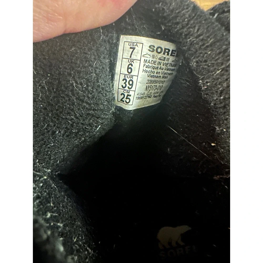 Sorel Whitney II, women's short lace boot, size 7. Black